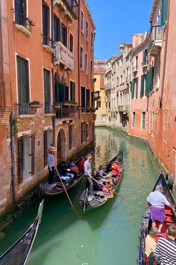 Canoas venecia encampervan roadtrip italia